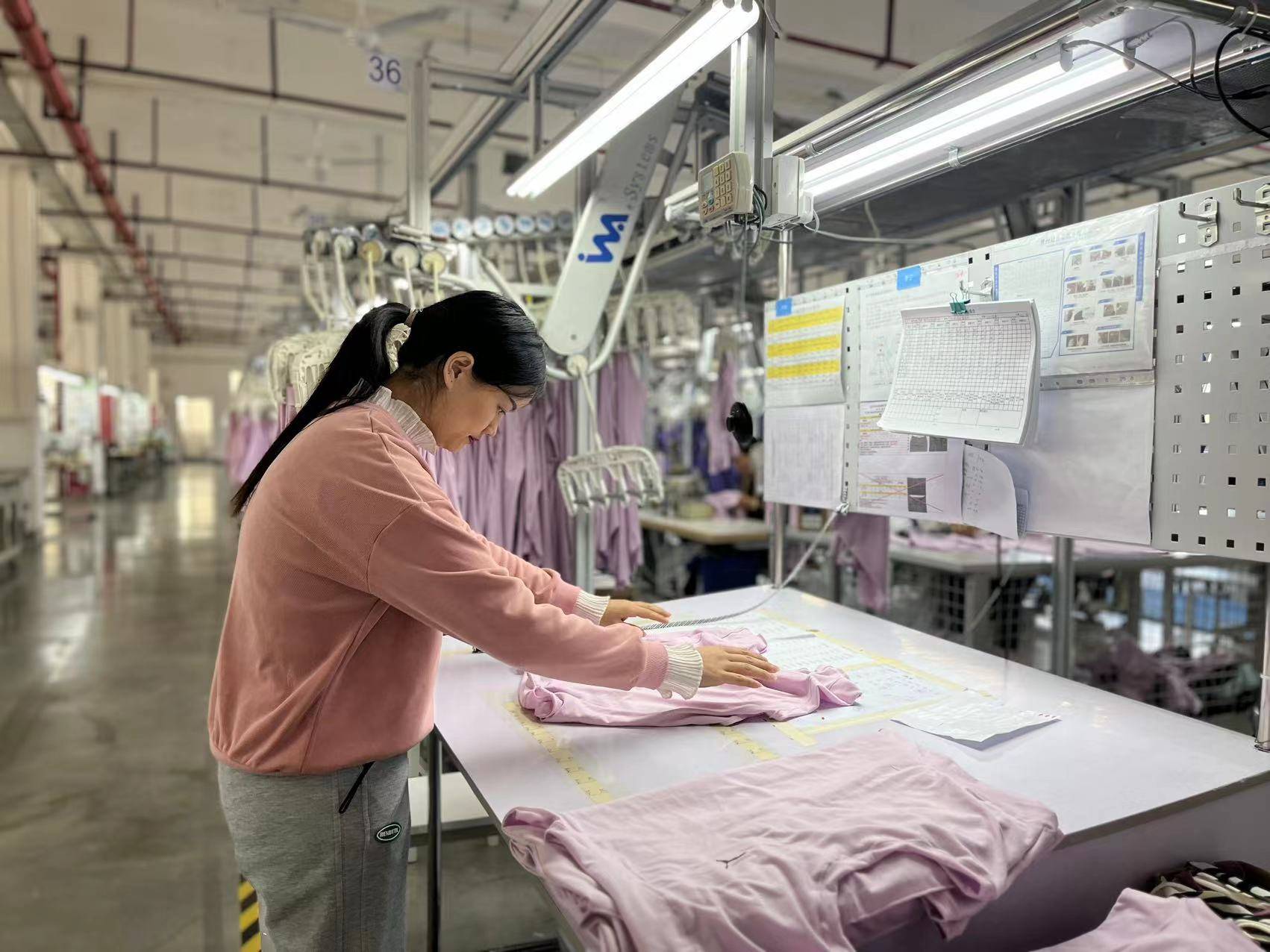 年產成衣400萬件！黔西市這家服裝加工廠，激活鄉村振興新動能